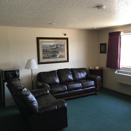 Cassville Four Seasons Inn & Suites Exterior photo