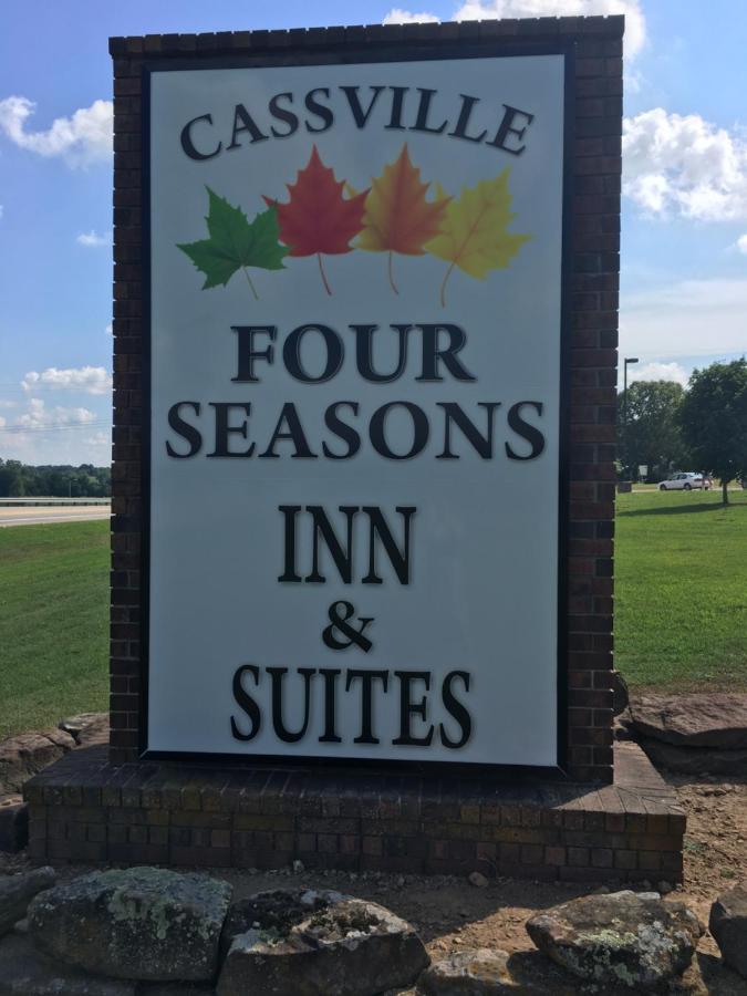 Cassville Four Seasons Inn & Suites Exterior photo